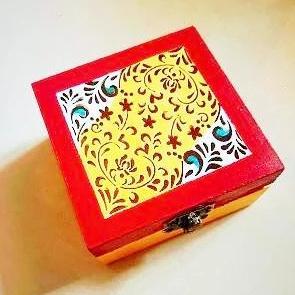 Decorative box for casual gifting